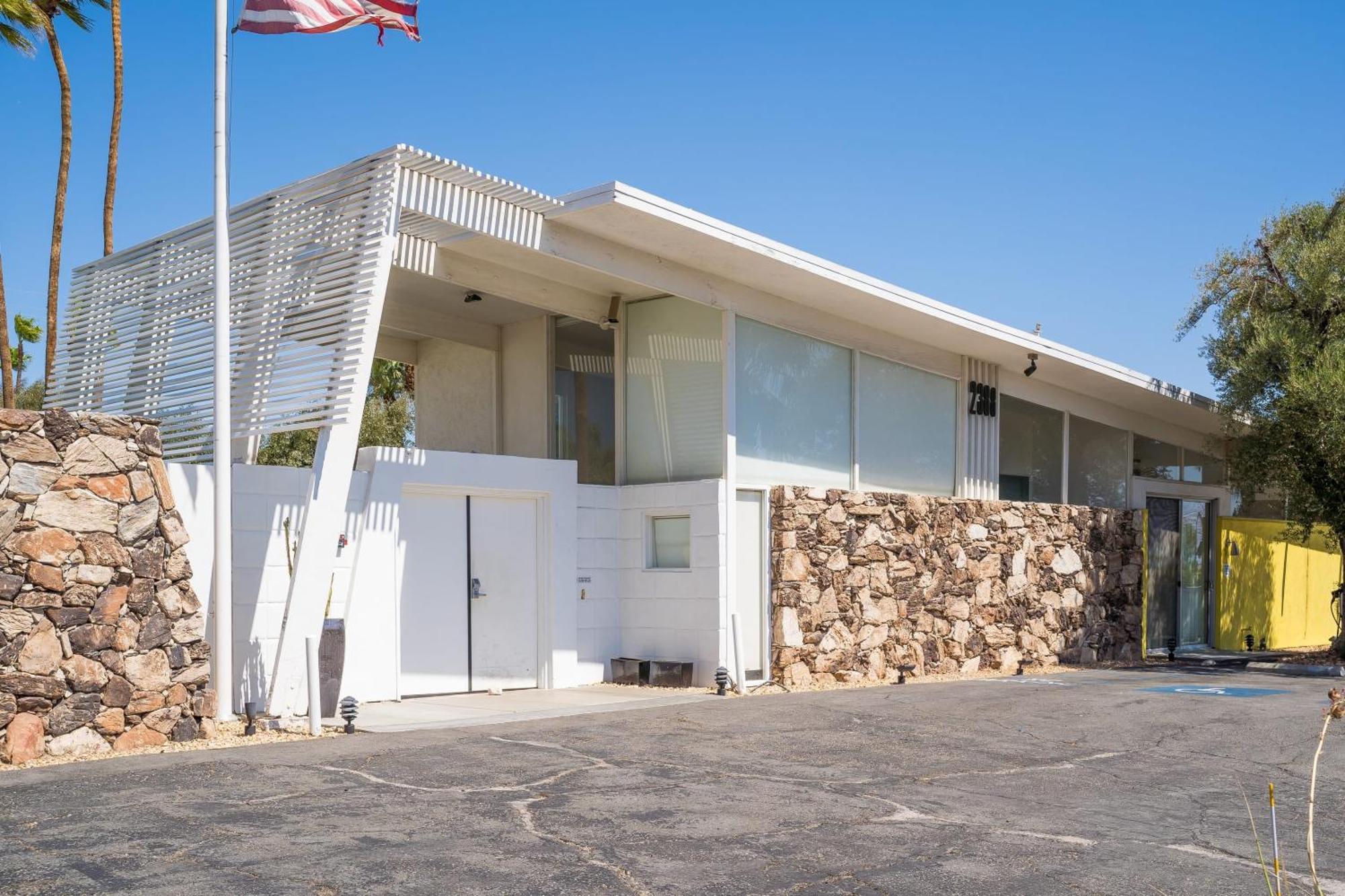 Monkey Tree Hotel By Avantstay Stylish Hotel In Palm Springs W Pool Exterior foto